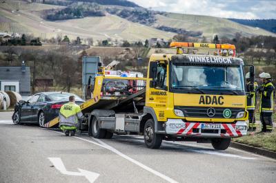 Weinstadt: Misachtung der Vorfahrt sorgt fuer schweren Unfall